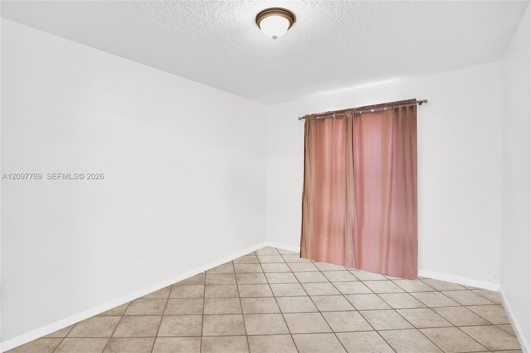 В аренду: $3,100 (3 спален, 2 ванн, 1576 Квадратных фут)