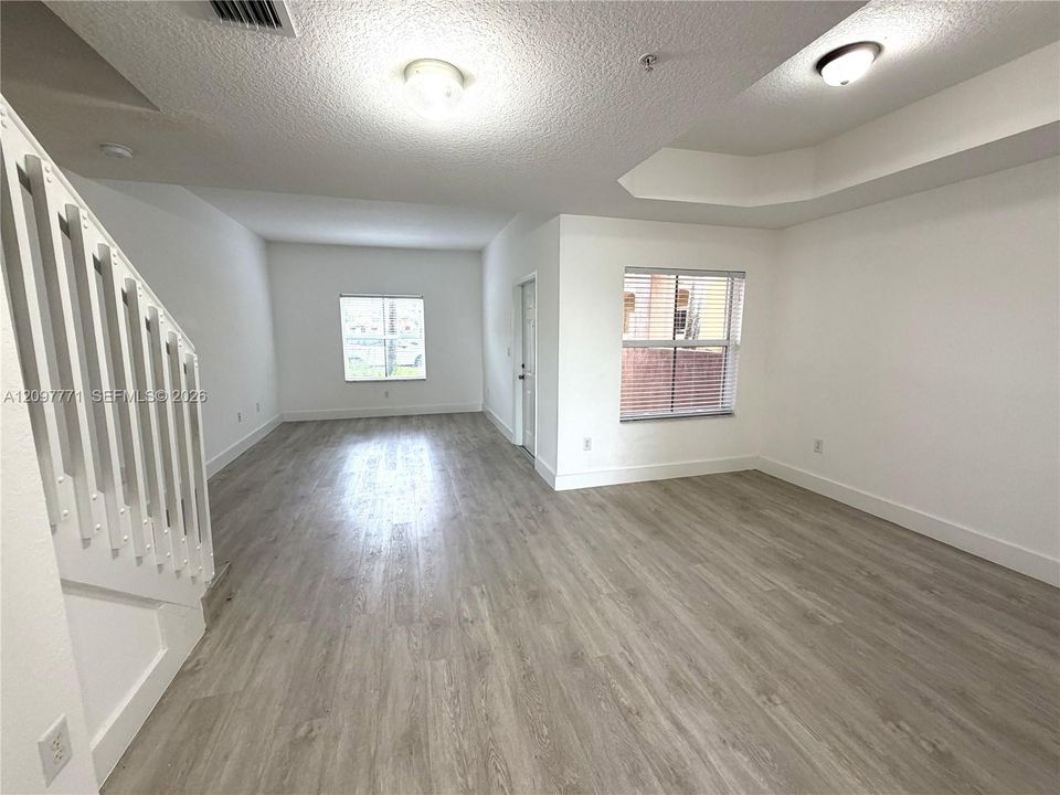 На продажу: $435,000 (3 спален, 2 ванн, 1613 Квадратных фут)