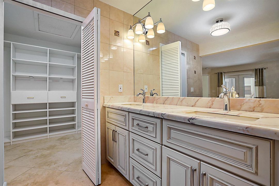 Master Vanity & Walk-In Closet