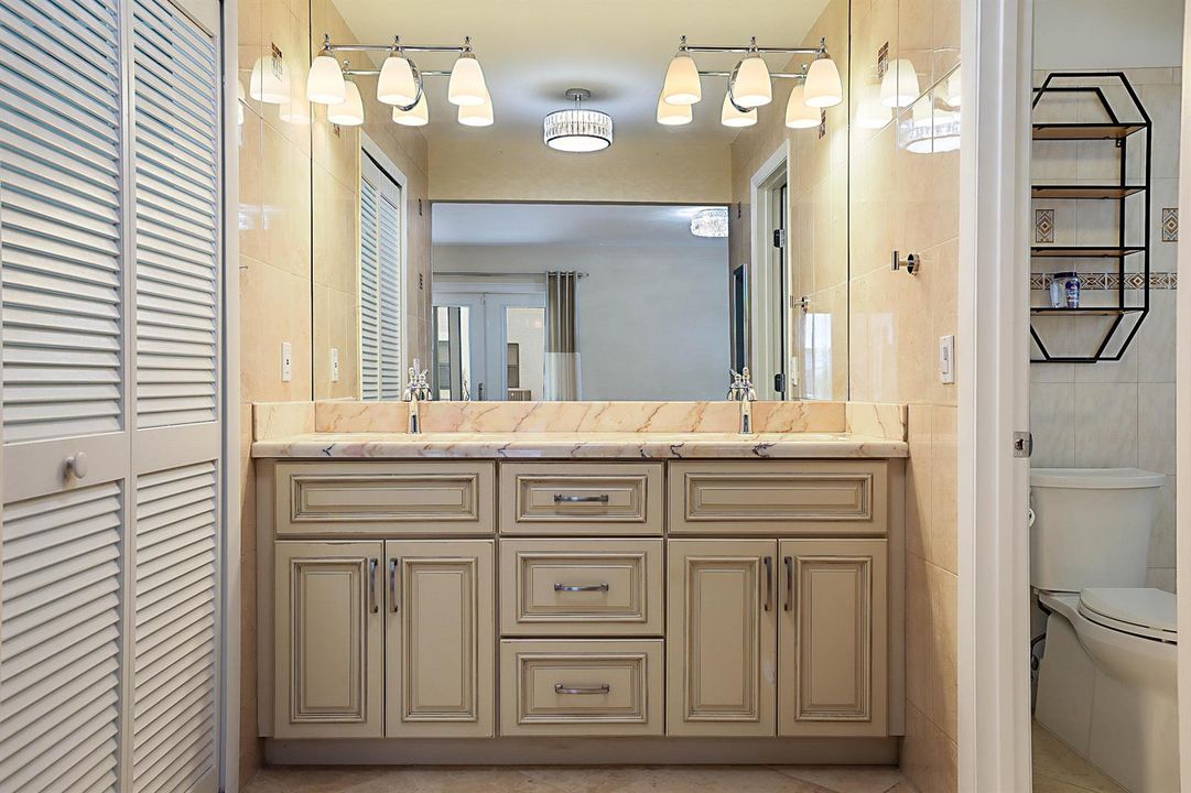 Master Vanity