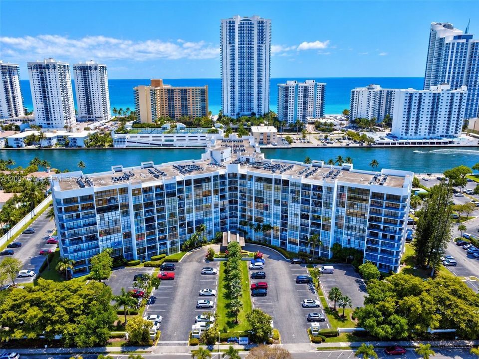 На продажу: $380,000 (3 спален, 2 ванн, 1430 Квадратных фут)