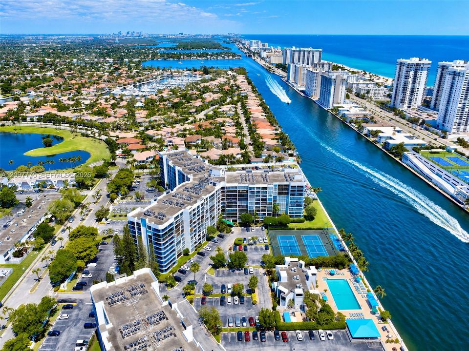 На продажу: $380,000 (3 спален, 2 ванн, 1430 Квадратных фут)