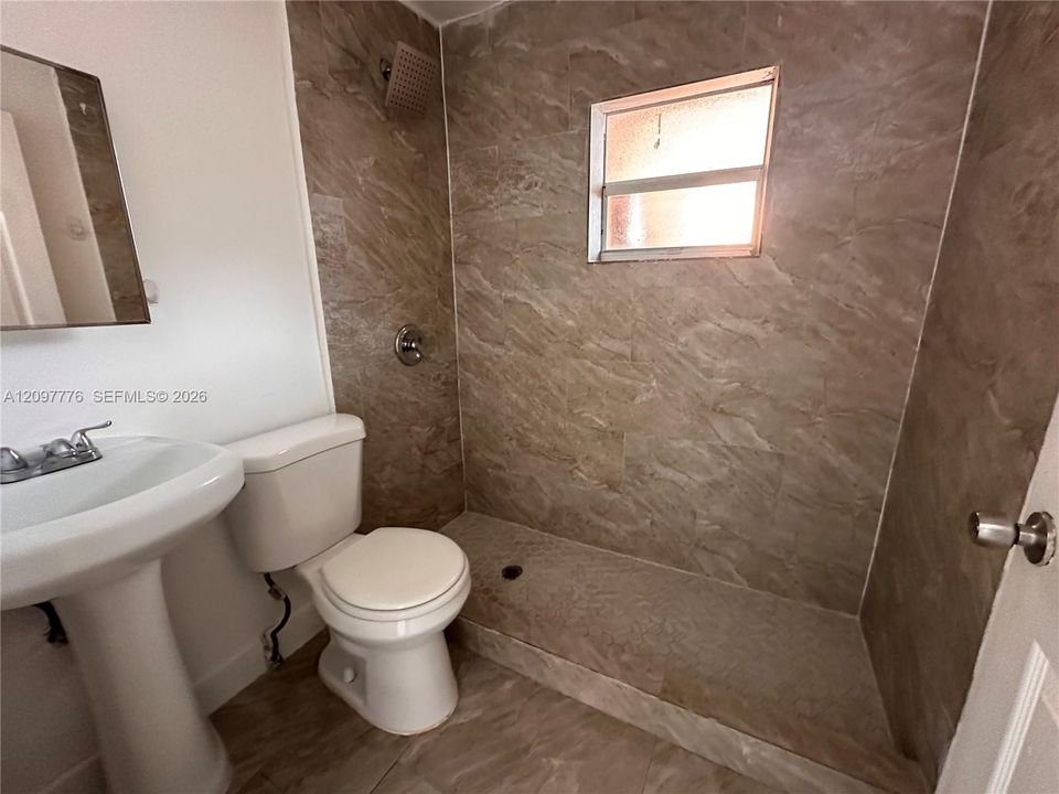 En Renta: $1,950 (2 camas, 1 baños, 4960 Pies cuadrados)