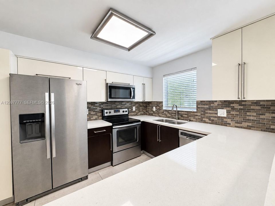 For Rent: $2,400 (2 beds, 2 baths, 1316 Square Feet)