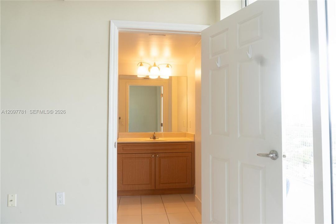 For Rent: $2,650 (2 beds, 2 baths, 891 Square Feet)