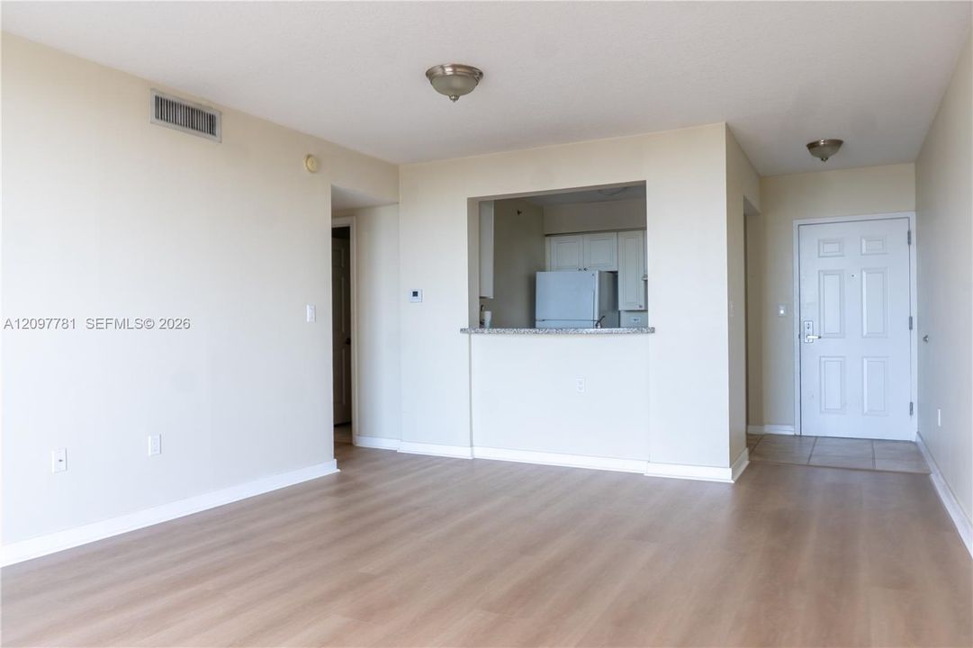 For Rent: $2,650 (2 beds, 2 baths, 891 Square Feet)