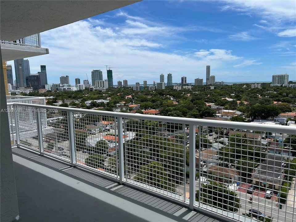 For Rent: $2,650 (2 beds, 2 baths, 891 Square Feet)