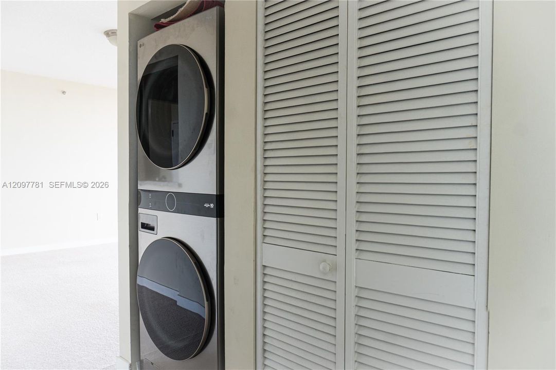 For Rent: $2,650 (2 beds, 2 baths, 891 Square Feet)