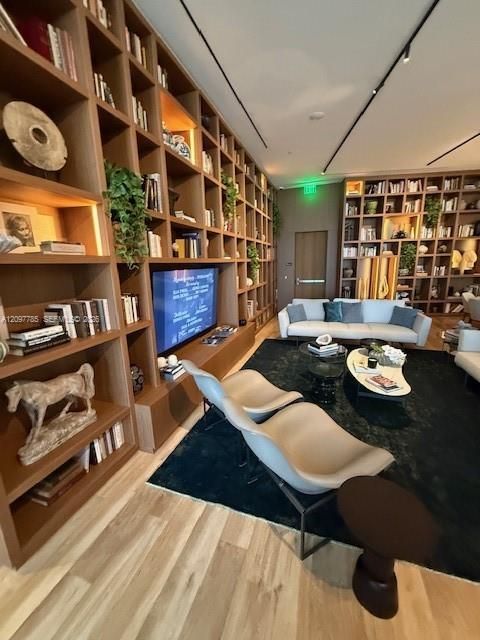 For Rent: $7,000 (2 beds, 2 baths, 1250 Square Feet)