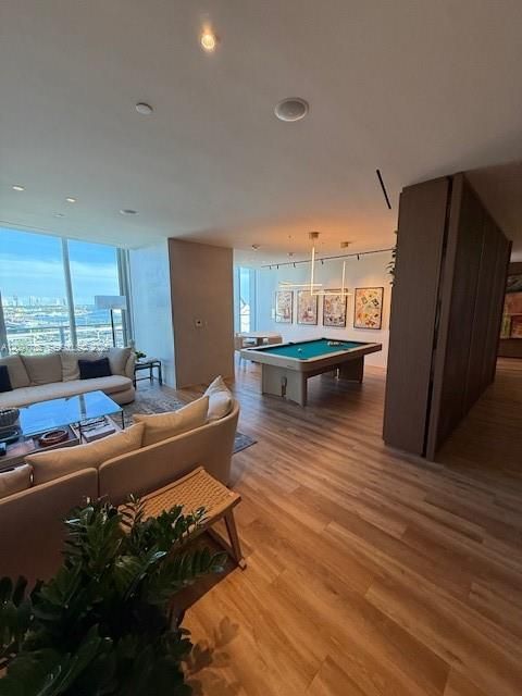 For Rent: $7,000 (2 beds, 2 baths, 1250 Square Feet)