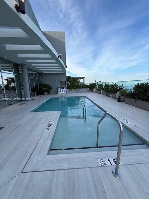 For Rent: $7,000 (2 beds, 2 baths, 1250 Square Feet)
