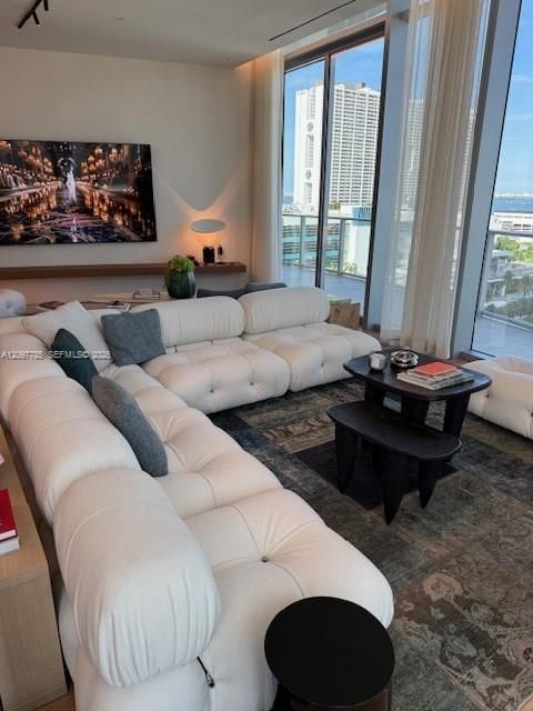 For Rent: $7,000 (2 beds, 2 baths, 1250 Square Feet)