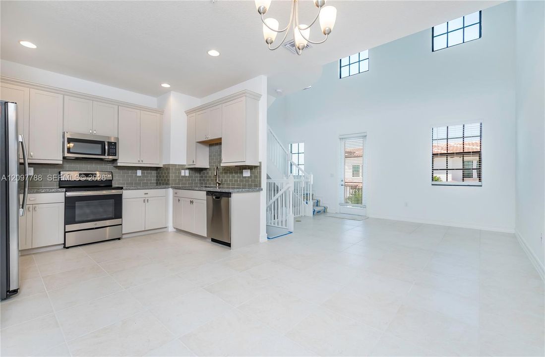 For Rent: $3,700 (3 beds, 3 baths, 1919 Square Feet)