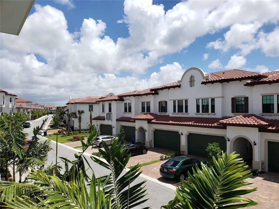 For Rent: $3,700 (3 beds, 3 baths, 1919 Square Feet)