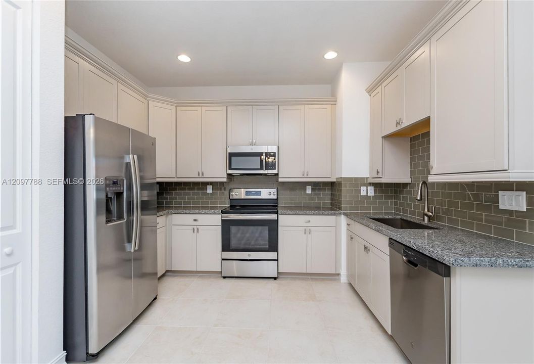 For Rent: $3,700 (3 beds, 3 baths, 1919 Square Feet)