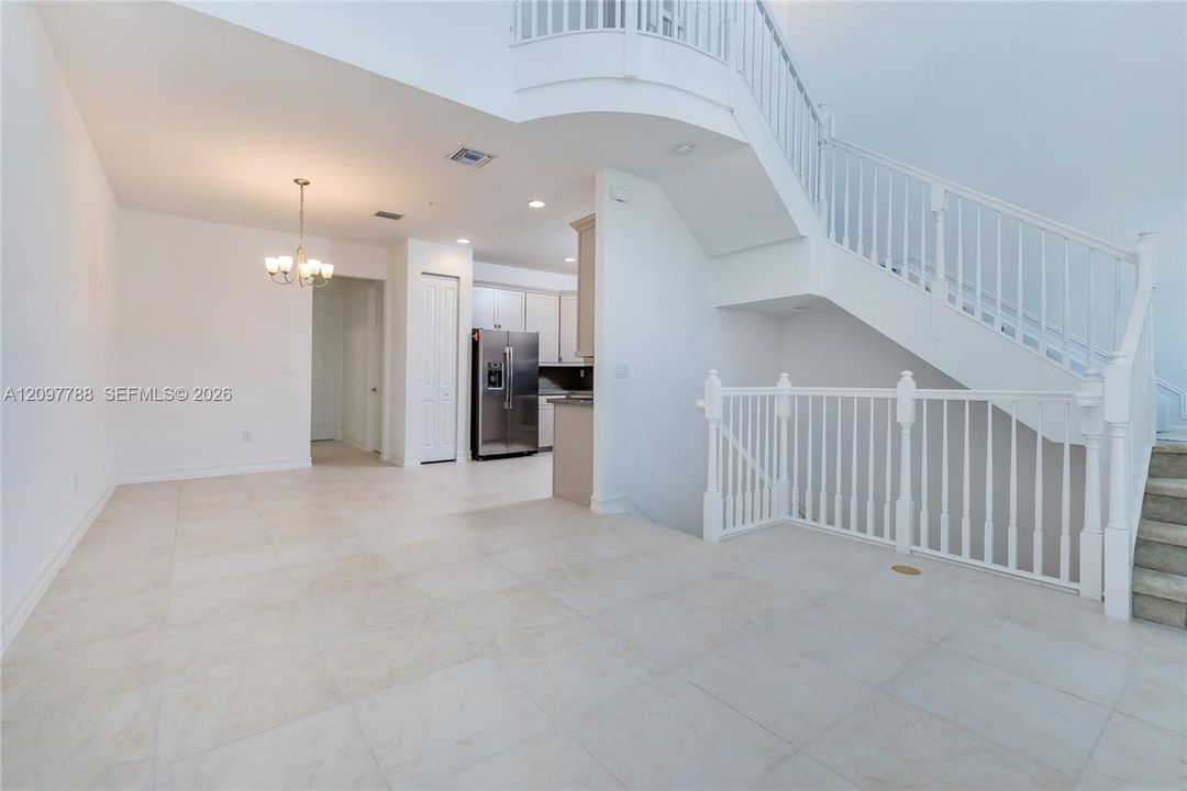 For Rent: $3,700 (3 beds, 3 baths, 1919 Square Feet)