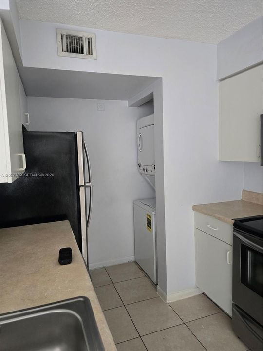 В аренду: $2,075 (2 спален, 2 ванн, 877 Квадратных фут)