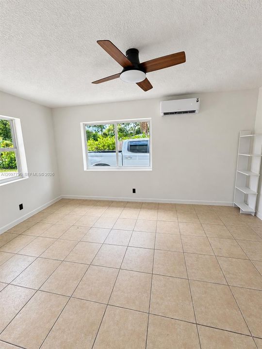 For Sale: $549,999 (2 beds, 2 baths, 1074 Square Feet)