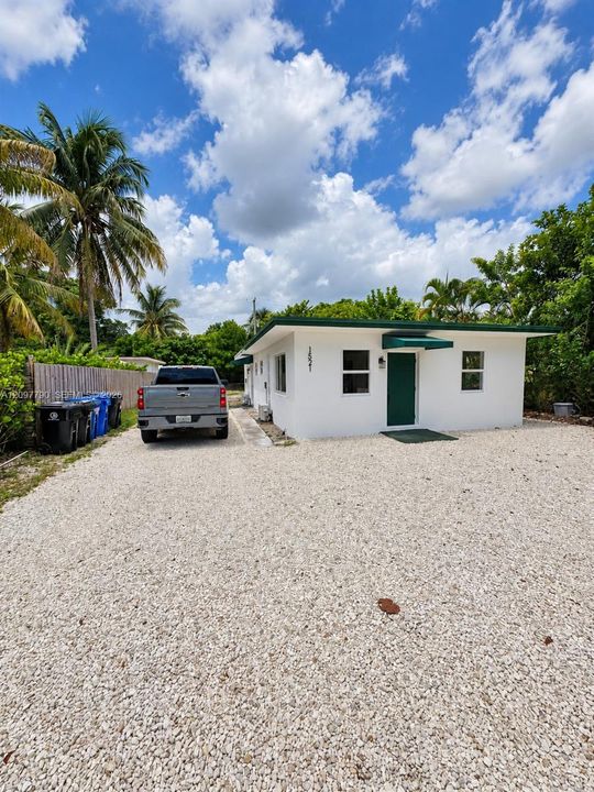 For Sale: $549,999 (2 beds, 2 baths, 1074 Square Feet)