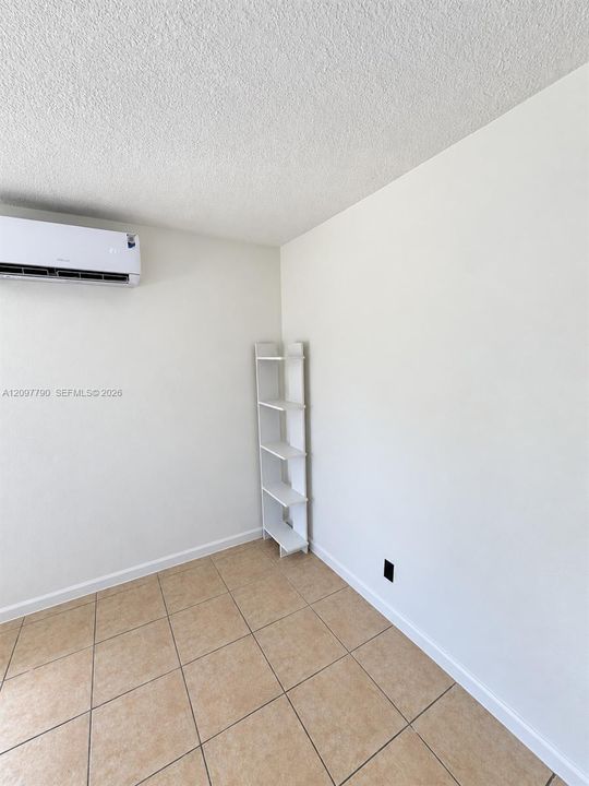 For Sale: $549,999 (2 beds, 2 baths, 1074 Square Feet)