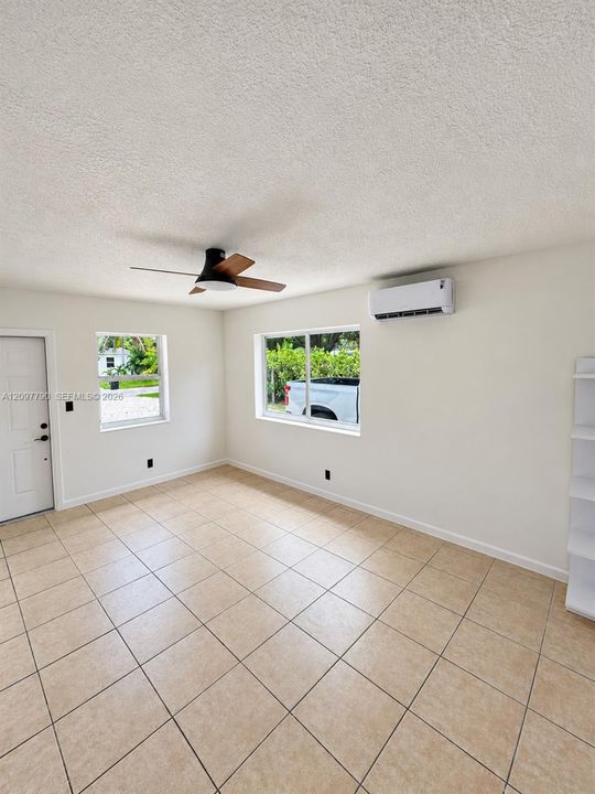 For Sale: $549,999 (2 beds, 2 baths, 1074 Square Feet)
