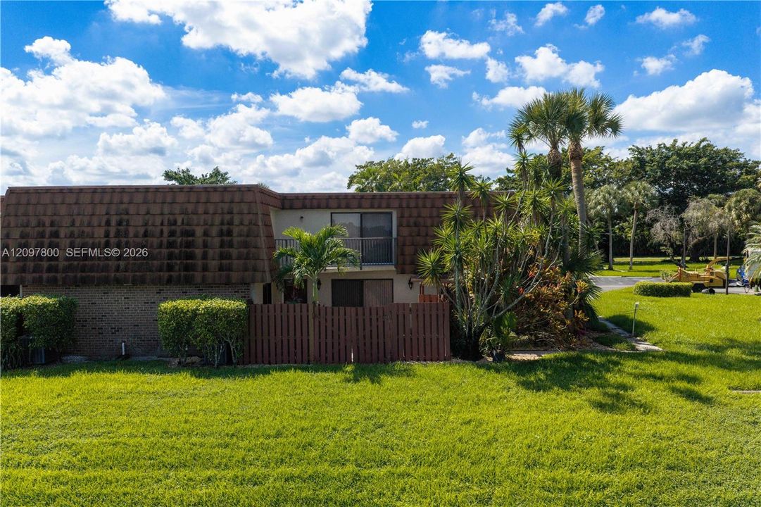 For Rent: $3,300 (3 beds, 2 baths, 1654 Square Feet)