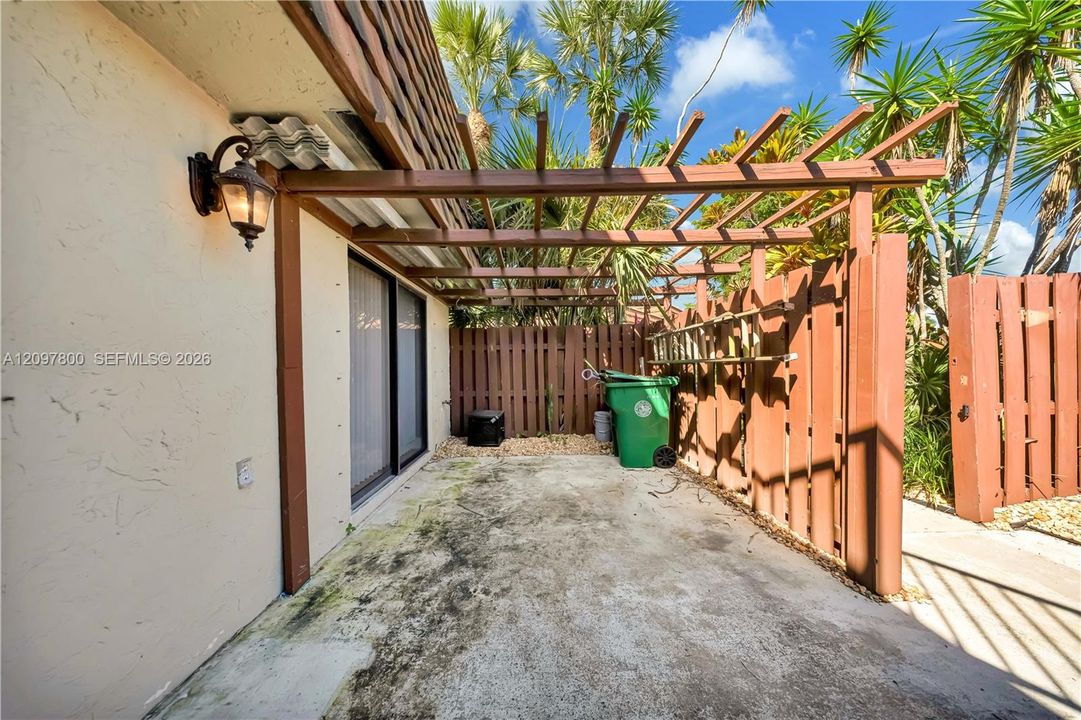 For Rent: $3,300 (3 beds, 2 baths, 1654 Square Feet)