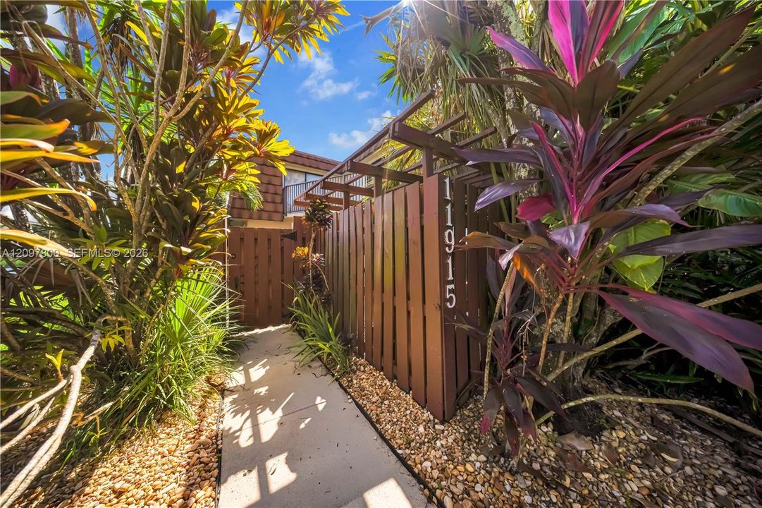 For Rent: $3,300 (3 beds, 2 baths, 1654 Square Feet)