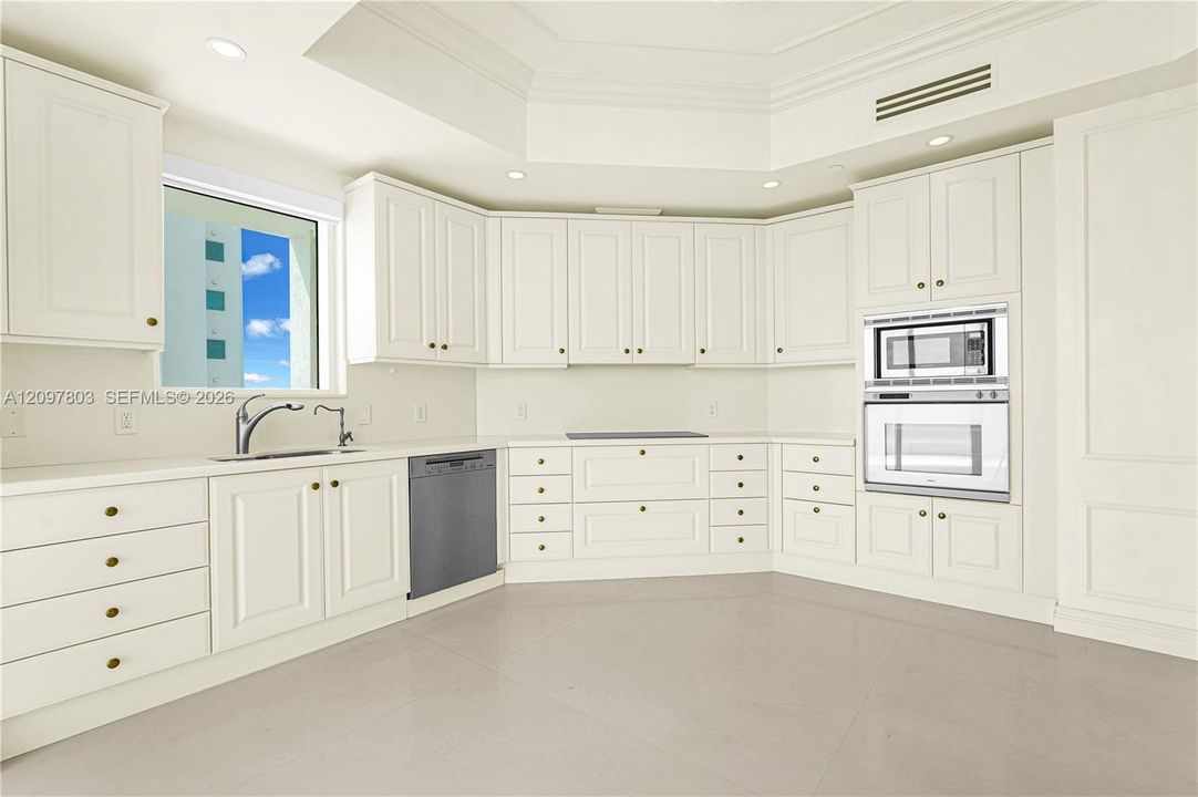 For Sale: $3,675,000 (3 beds, 4 baths, 0 Square Feet)