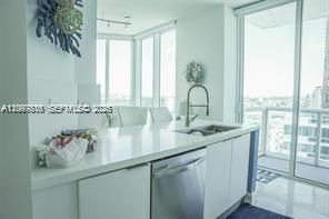 For Sale: $1,475,000 (2 beds, 2 baths, 1128 Square Feet)