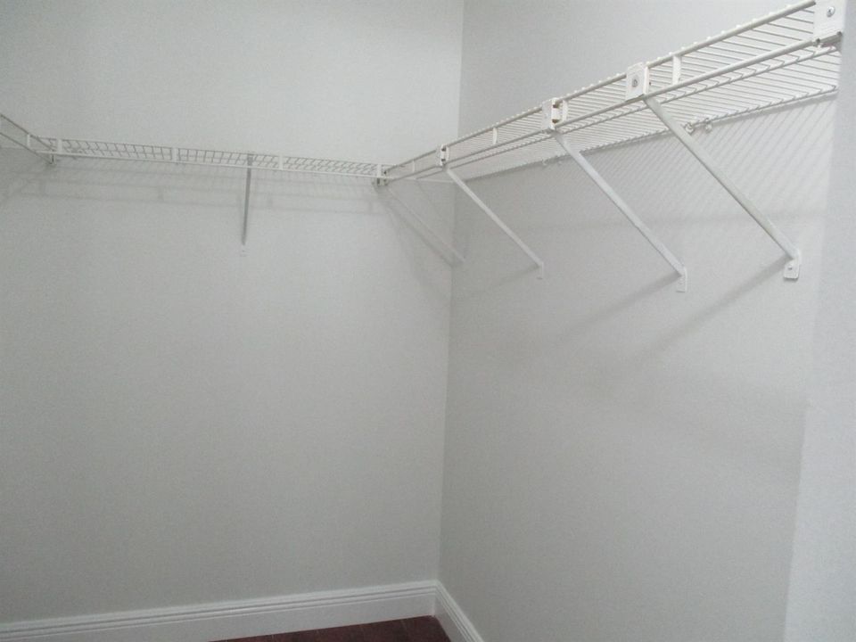 835 MASTER CLOSET