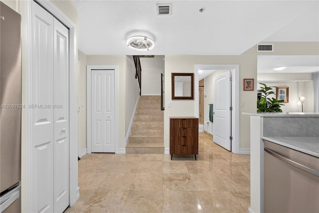 En Venta: $1,295,000 (2 camas, 3 baños, 2049 Pies cuadrados)