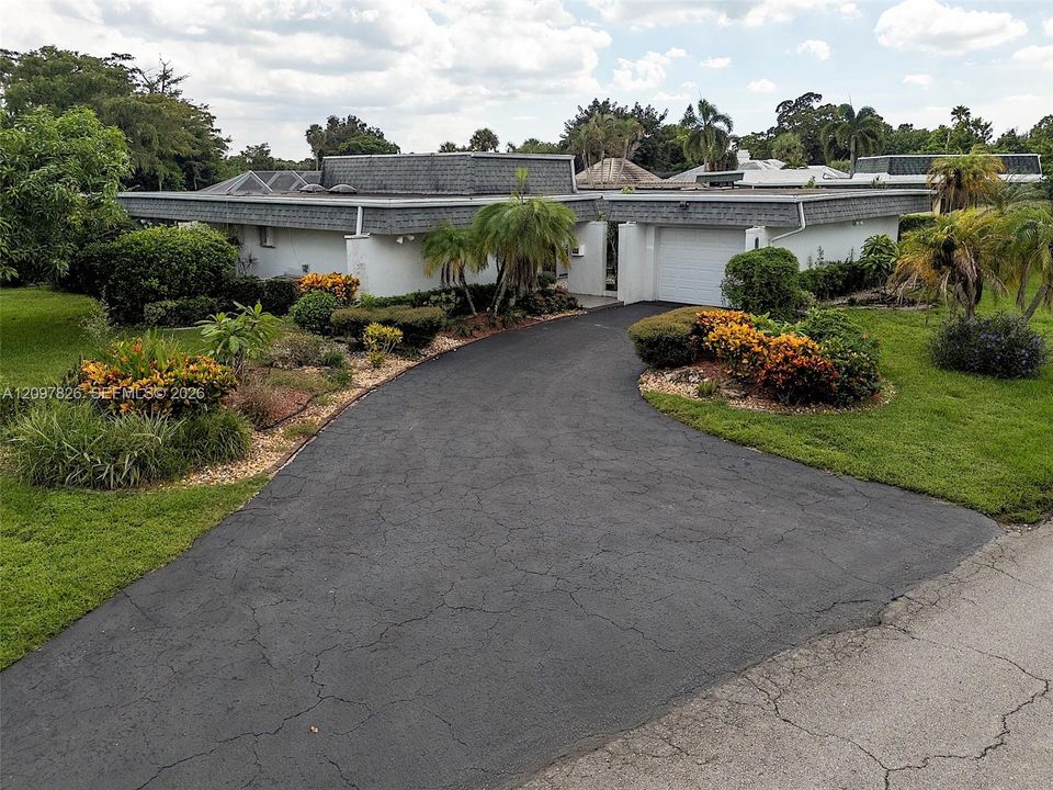 For Sale: $650,000 (4 beds, 2 baths, 2053 Square Feet)