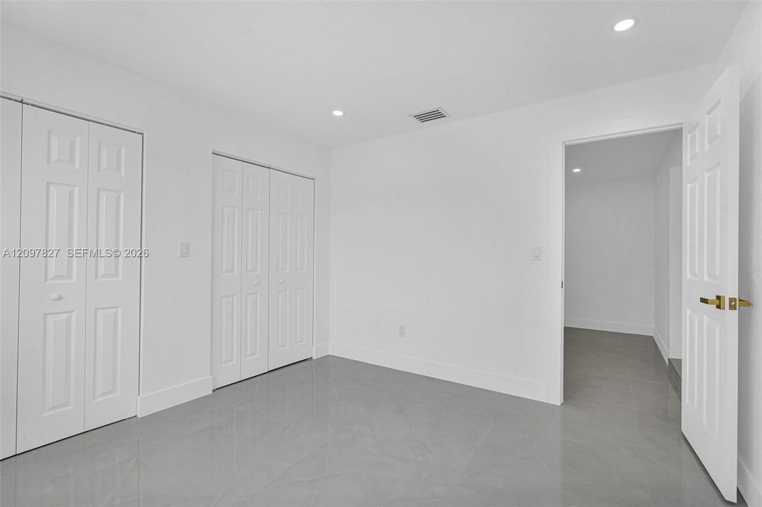 Recently Sold: $715,000 (5 beds, 4 baths, 1546 Square Feet)