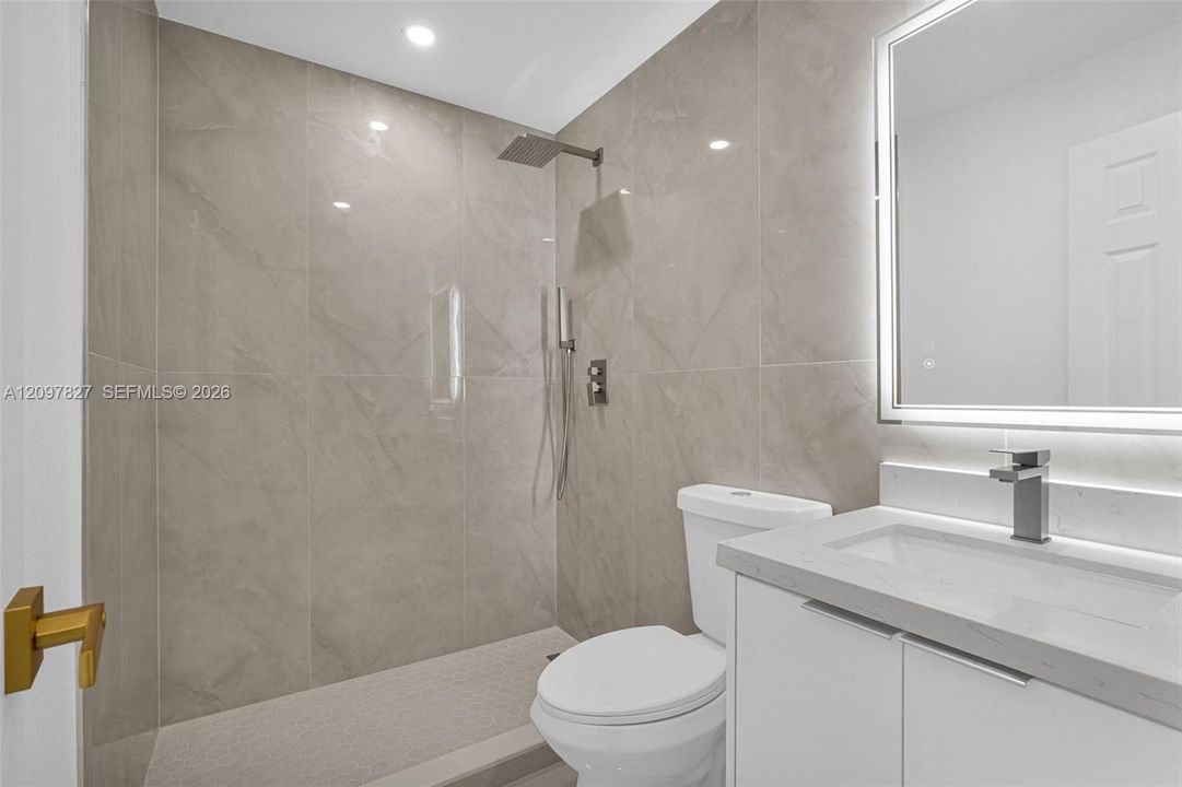 Recently Sold: $715,000 (5 beds, 4 baths, 1546 Square Feet)