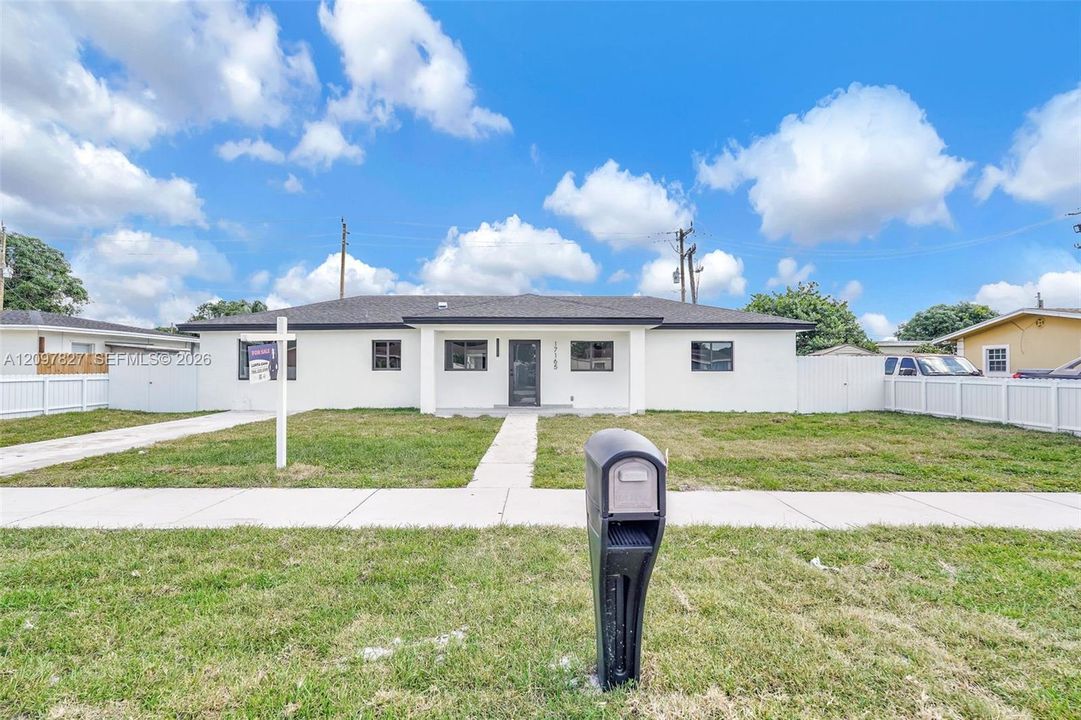 Recently Sold: $715,000 (5 beds, 4 baths, 1546 Square Feet)