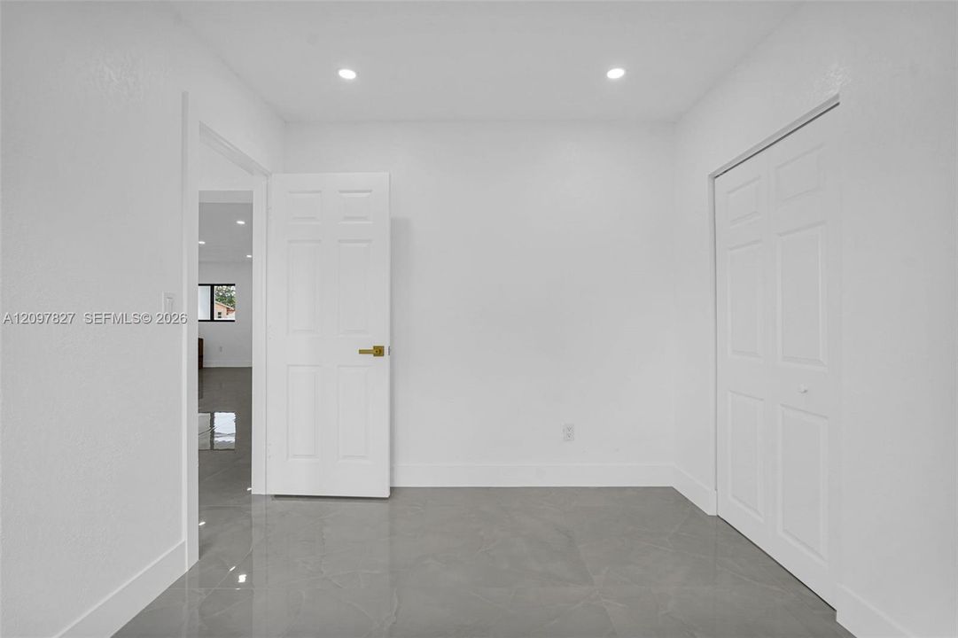 Recently Sold: $715,000 (5 beds, 4 baths, 1546 Square Feet)