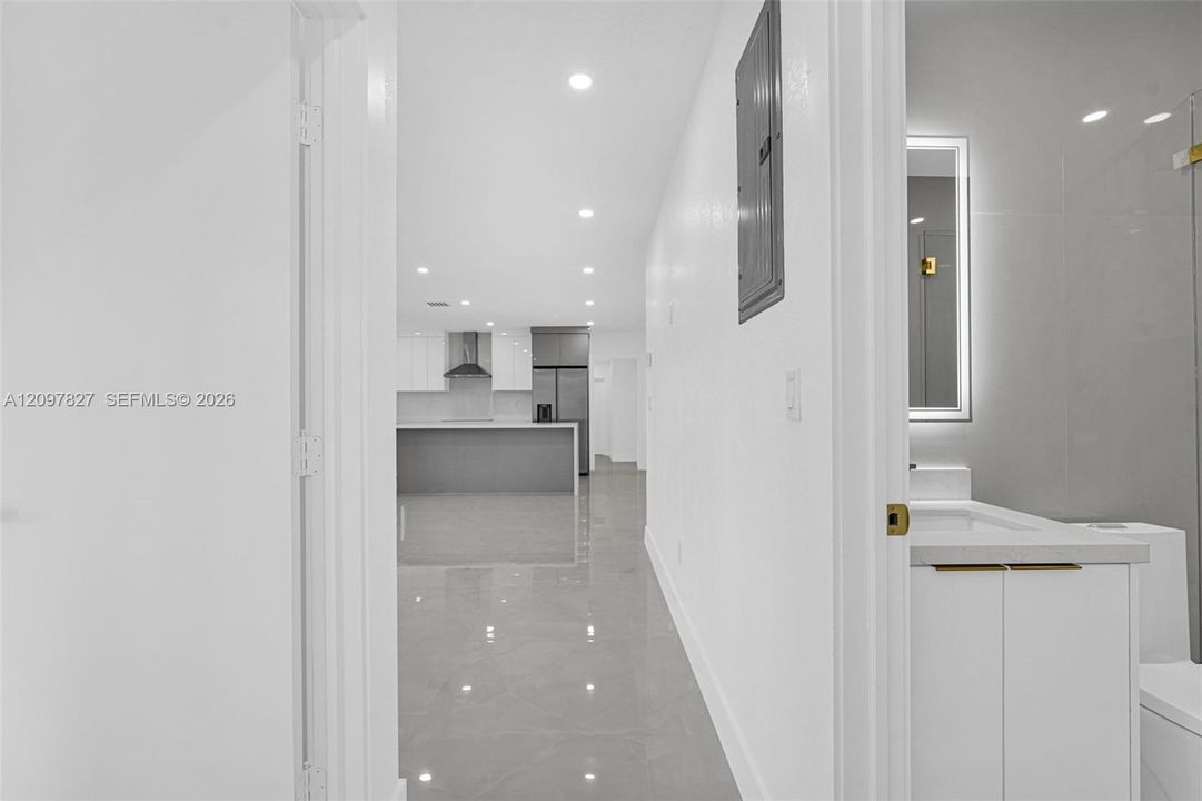 Recently Sold: $715,000 (5 beds, 4 baths, 1546 Square Feet)