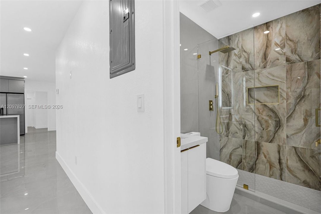 Recently Sold: $715,000 (5 beds, 4 baths, 1546 Square Feet)
