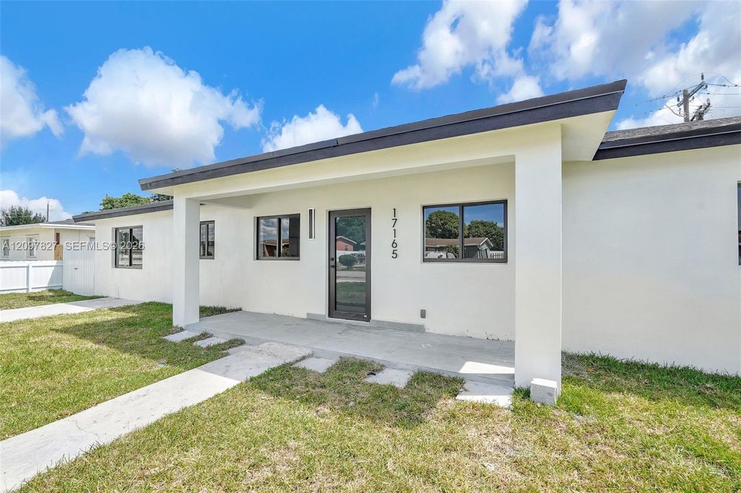 Recently Sold: $715,000 (5 beds, 4 baths, 1546 Square Feet)