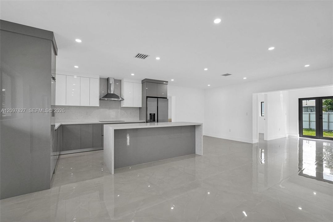 Recently Sold: $715,000 (5 beds, 4 baths, 1546 Square Feet)