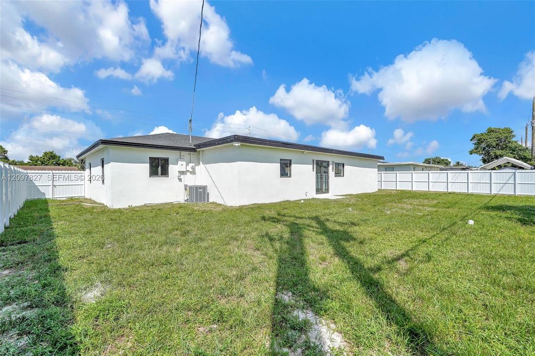 Recently Sold: $715,000 (5 beds, 4 baths, 1546 Square Feet)