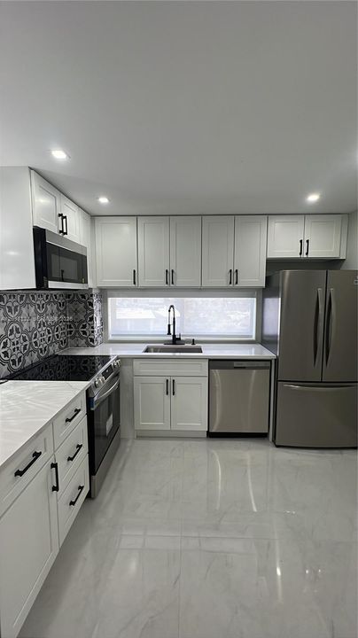 For Rent: $3,700 (2 beds, 2 baths, 894 Square Feet)