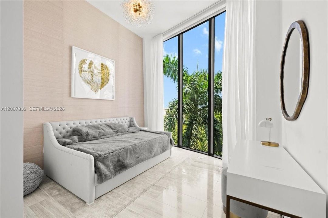 For Sale: $5,399,000 (3 beds, 3 baths, 2532 Square Feet)