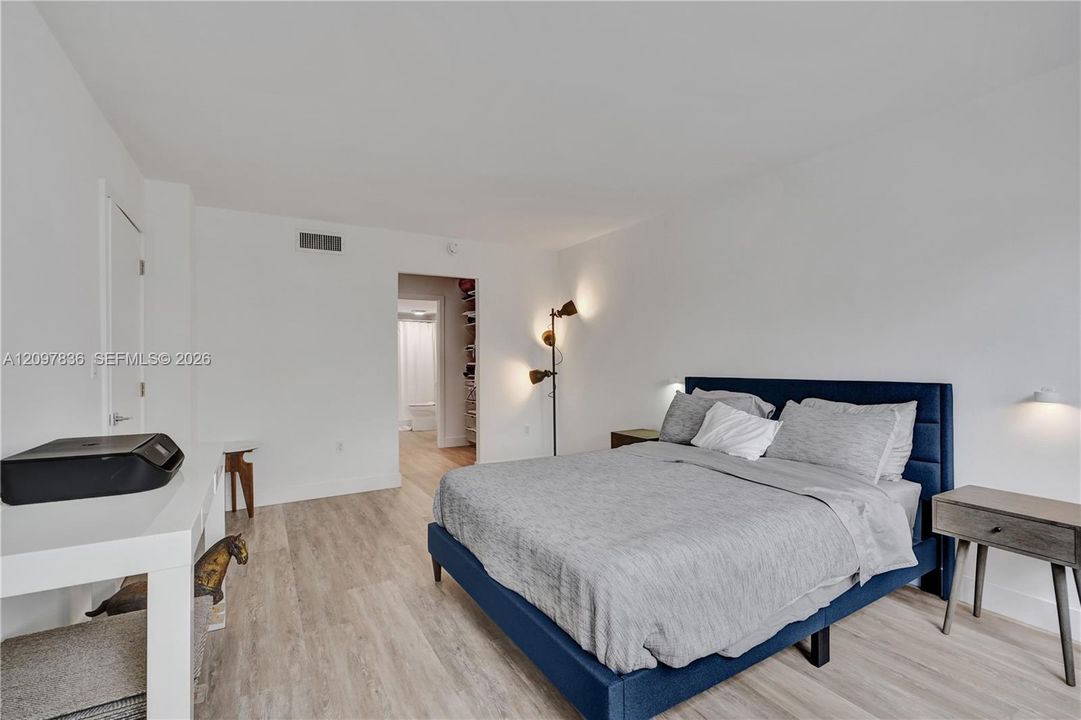 For Sale: $250,000 (2 beds, 2 baths, 1066 Square Feet)