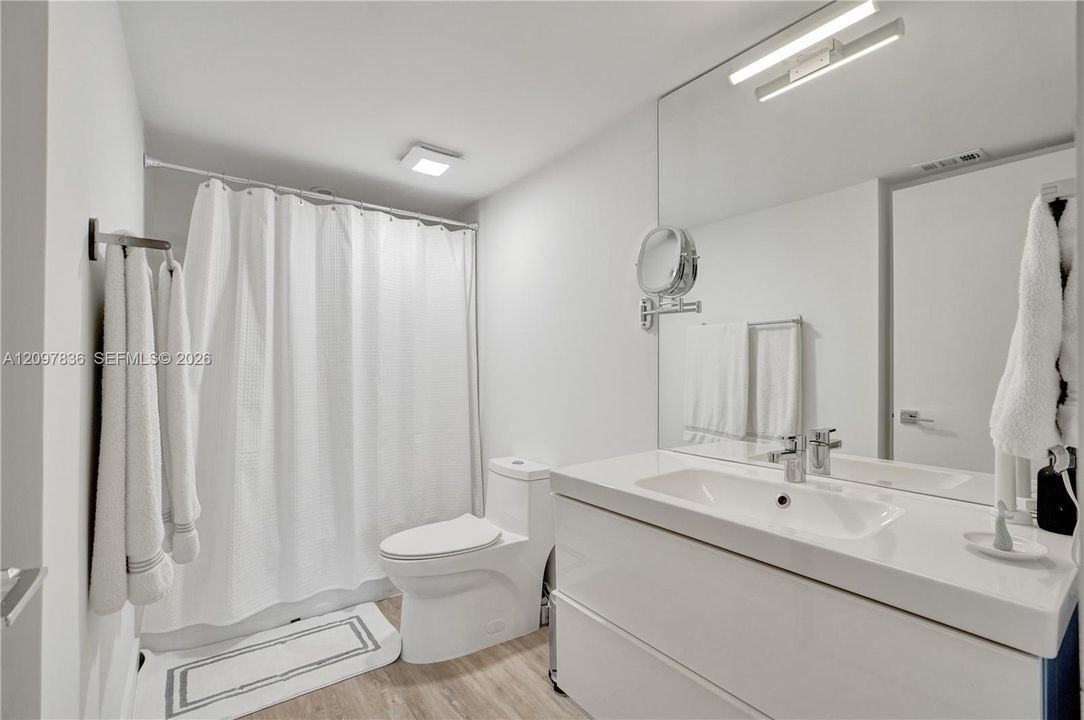 For Sale: $250,000 (2 beds, 2 baths, 1066 Square Feet)