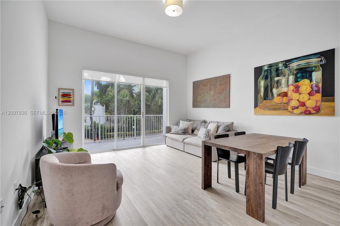 For Sale: $250,000 (2 beds, 2 baths, 1066 Square Feet)