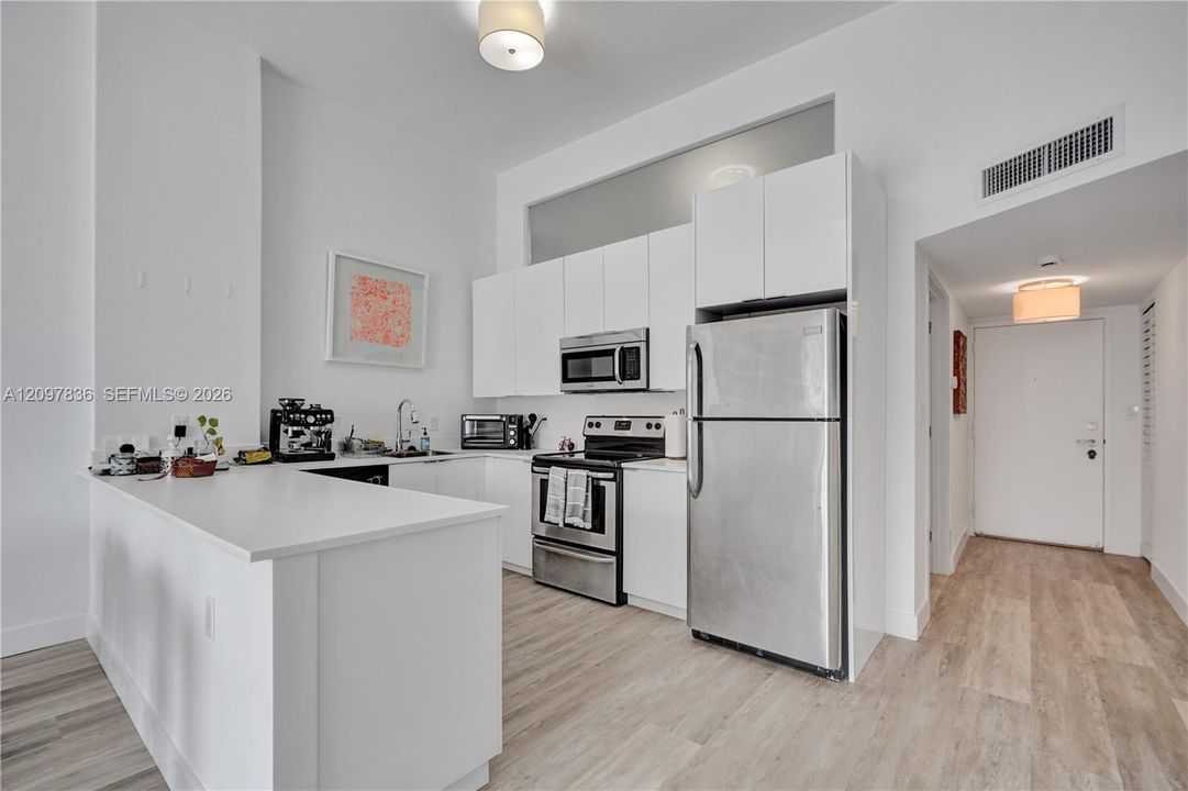 For Sale: $250,000 (2 beds, 2 baths, 1066 Square Feet)