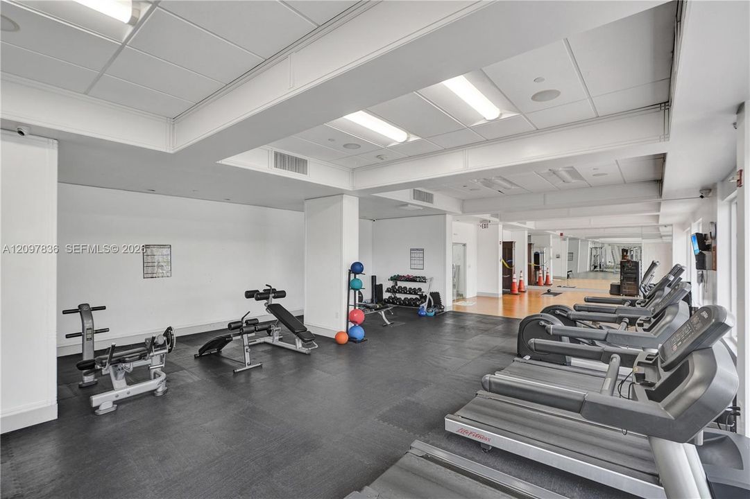 For Sale: $250,000 (2 beds, 2 baths, 1066 Square Feet)