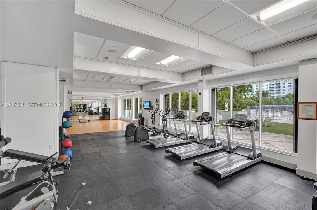 For Sale: $250,000 (2 beds, 2 baths, 1066 Square Feet)
